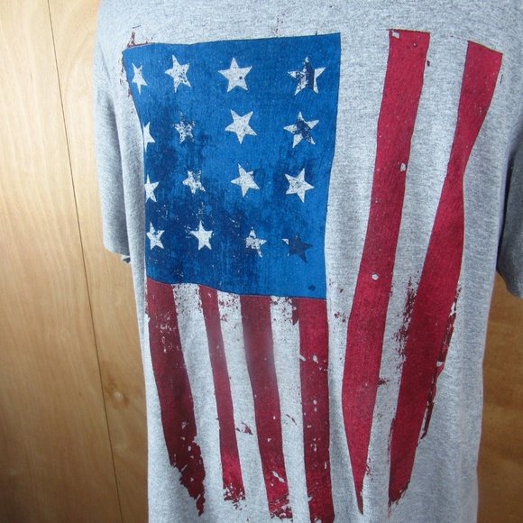 Mossimo T-Shirt w/ American Flag Image - Picture 2 of 4